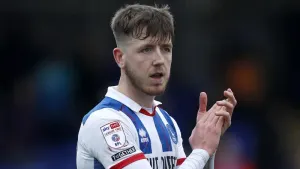 Tom Crawford nets winner as Altrincham overcome Dagenham