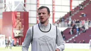 Andy Halliday grabs winner as Motherwell beat 10-man Hibernian