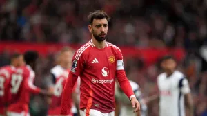 Bruno Fernandes has red card during Man United loss to Tottenham overturned
