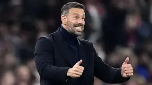 Ruud van Nistelrooy wants to stay at Man Utd as Ruben Amorim talks continue