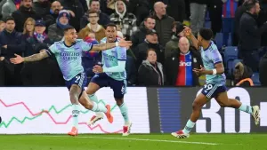 Arsenal put five past Crystal Palace while Manchester City lose again