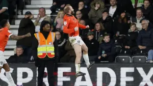Jamal Lowe’s last-gasp strike snatches Sheffield Wednesday victory at Derby