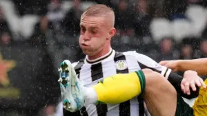 St Mirren earn last-gasp win in topsy-turvy Premiership match at St Johnstone