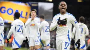 Leeds back on top of the Championship after beating Sheffield Wednesday