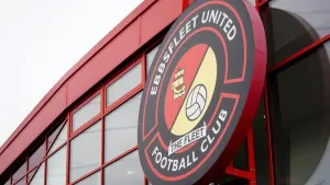 Ten-man Ebbsfleet hold on for point against Yeovil