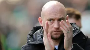 Hibernian score two late goals to win at Dundee United and move up to fourth