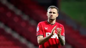 Macaulay Gillesphey scores late winner for Charlton against 10-man Peterborough
