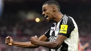 Newcastle boss Eddie Howe determined to keep star striker Alexander Isak