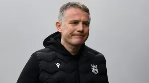 Phil Parkinson proud of Wrexham response in victory at Mansfield