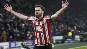 Sheffield United keep up pursuit of Leeds with victory over Middlesbrough