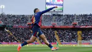 Barcelona return to LaLiga summit after seeing off 10-man Real Sociedad