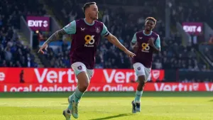 Burnley keep pressure on Championship top two as they ease past 10-man Luton