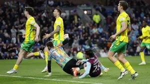 Burnley edge out Norwich to return to top of Championship