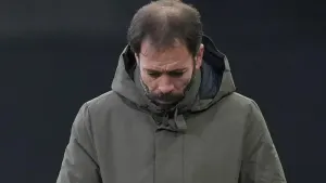 Inigo Calderon holds crisis talks after Bristol Rovers slip into the bottom four