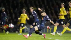 Manor Solomon goal fires Leeds back to top of Championship with win at Oxford