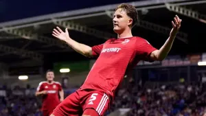 Nine-man Gillingham extend unbeaten run to 11 games after draw with Swindon
