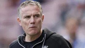 Phil Parkinson urges Wrexham players to enjoy promotion battle