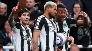 Sandro Tonali’s stunning strike keeps Newcastle in Champions League hunt