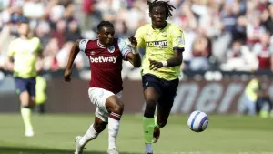Southampton equal Derby’s 11-point total with late draw at West Ham