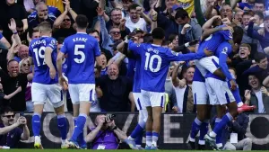Quickfire double earns Everton victory at European hopefuls Fulham