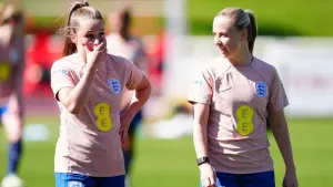 Beth Mead lauds ‘unbelievable’ Ella Toone as England reach Euro 2025 quarters