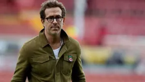 Ryan Reynolds pays tribute after death of Joey Jones