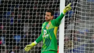 Wales goalkeeper Danny Ward joins hometown club Wrexham