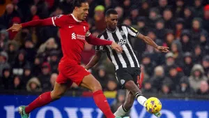 Wednesday’s briefing: Liverpool linked with Isak and Henderson joins Brentford