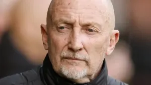 Ian Holloway reads Swindon riot act despite win over Cambridge