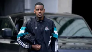 Monday briefing: Liverpool face hostile Newcastle trip amid Alexander Isak saga