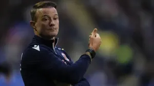 Reading manager Noel Hunt wants his side to make their stadium a fortress