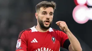 Salford squander last-gasp penalty as Bristol Rovers hold on for victory