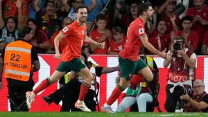Battling Ireland suffer stoppage-time heartbreak as Ruben Neves rescues Portugal