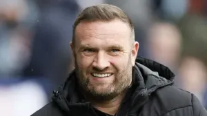 Ian Evatt makes winning start as Blackpool boss after late goal at Peterborough