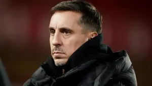 Gary Neville says Man Utd’s ‘ageing’ spine ‘should be doing a lot better’