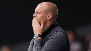 Liam Manning apologises to Norwich fans after quick exit in defeat to Hull