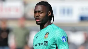 Phil Parkinson heaps praise on Wrexham goalkeeper Arthur Okonkwo