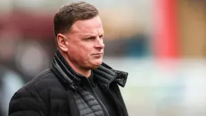 Richie Wellens moans at officials after 10-man Leyton Orient let late lead slip