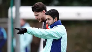 Arsenal manager Mikel Arteta with Declan Rice during a training session (Adam Davy/PA)