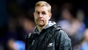 Harrogate boss Simon Weaver fumes over ‘crazy decision’ to send off Jacob Slater