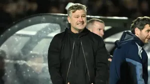 Karl Robinson wants Salford’s owners to complain about refereeing standards