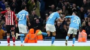 Man City close gap on leaders Arsenal with once-sided win over Sunderland