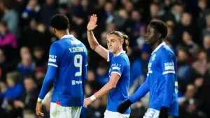 Rangers edge past Motherwell at Ibrox