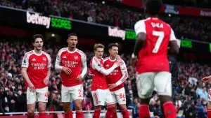 Sunday’s Briefing: No slips from the Premier League’s pacesetters