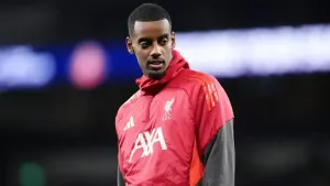 Tuesday’s briefing: Alexander Isak faces extended spell out with fractured ankle