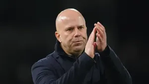 Arne Slot felt unable to risk Hugo Ekitike in Fulham draw after scan for striker