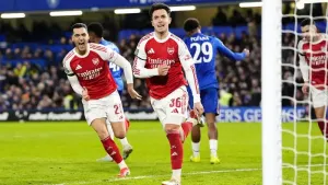 Arsenal edge first leg at Chelsea but Alejandro Garnacho double keeps tie alive
