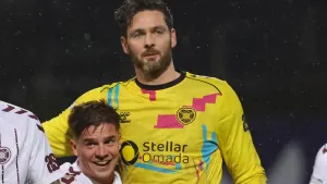 Craig Gordon the hero as 10-man Hearts hold off Dundee