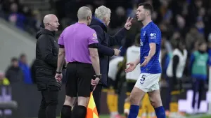 David Moyes angry with officials over Michael Keane red card