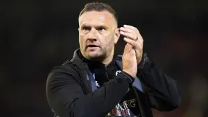 Ian Evatt bemoans penalty not given as Blackpool go down at Luton